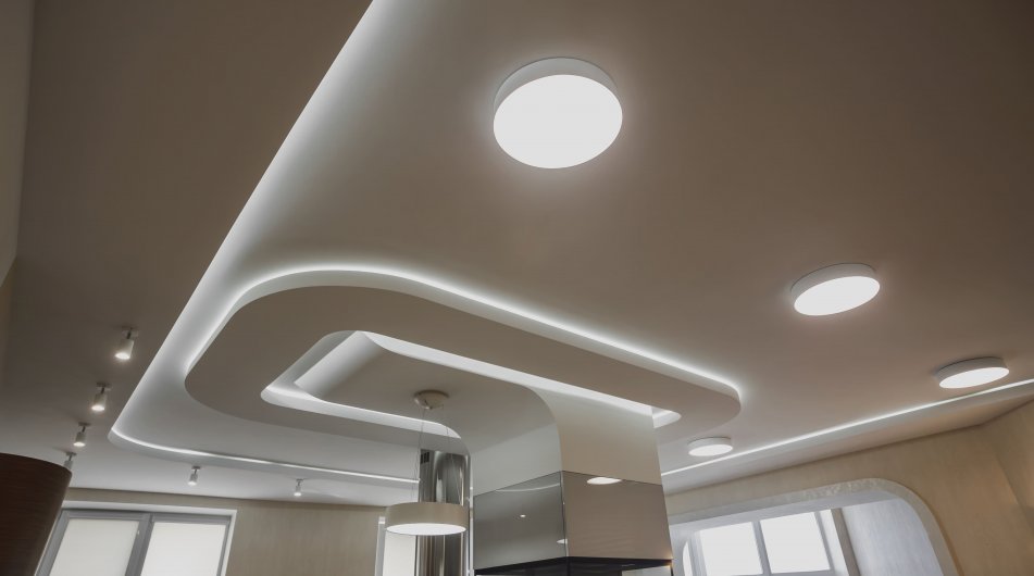 λεπτομέρεια LED strip σε ψευδοροφή με έμμεσο φωτισμό